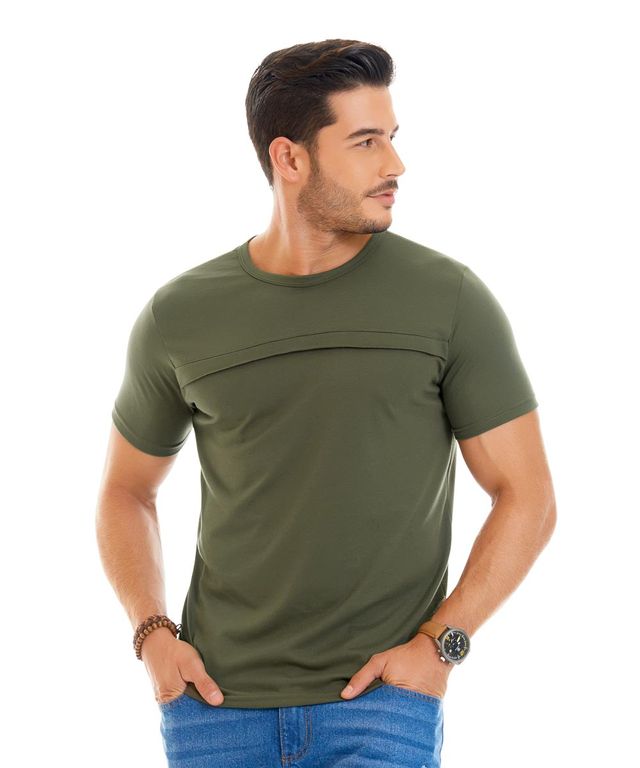 Hombre-con-Camiseta-color-Verde-y-Jean