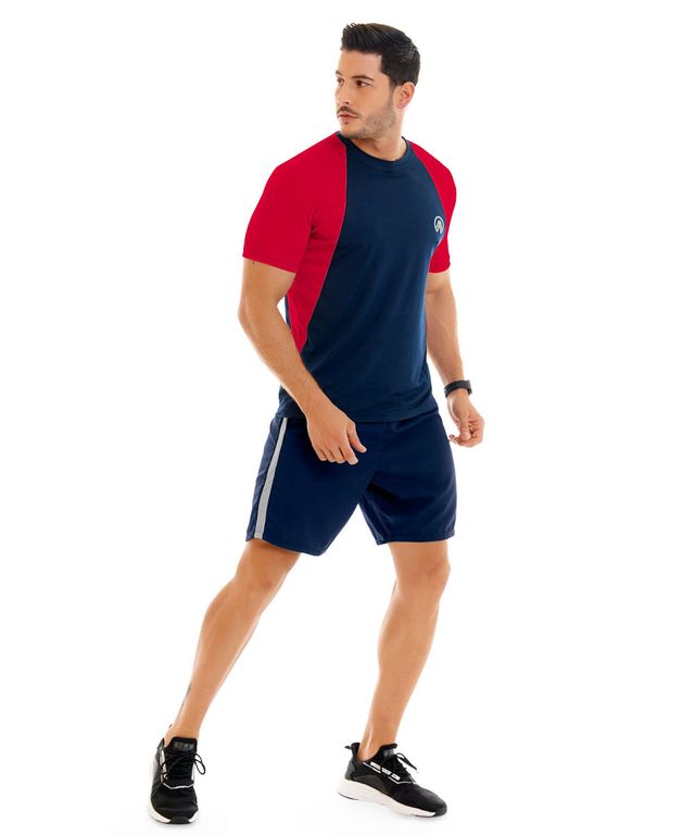 Hombre-con-Camiseta-color-Azul-y-pantaloneta-